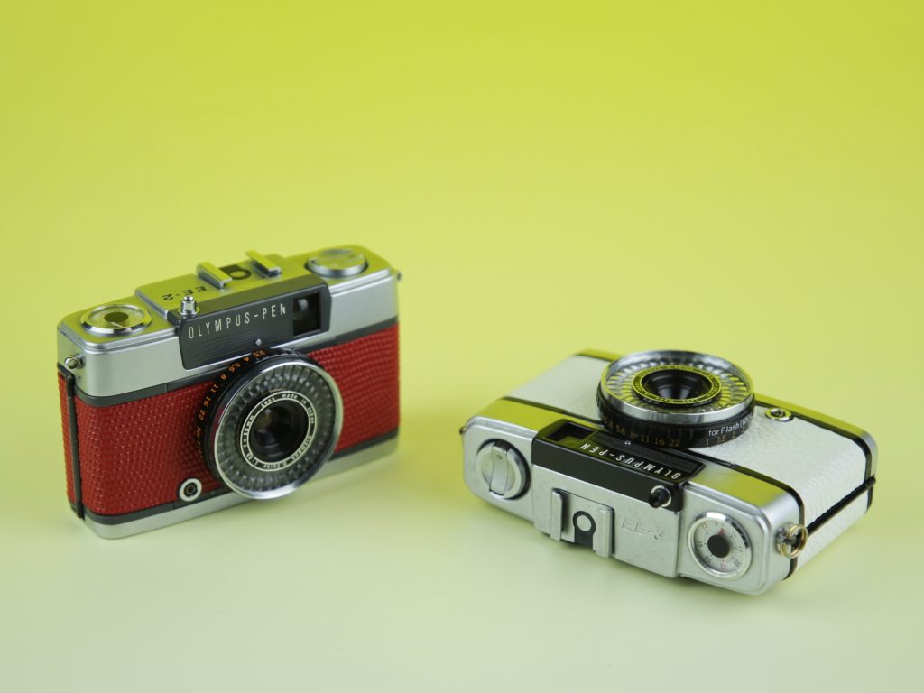 OLYMPUS PEN EE-2, EE-3 その1 フィルムの入れ方編 – camera world by 
